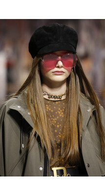 Details Christian Dior , Details Dior Fall 2018 Ready-to-Wear , Детали показа Кристиан Диор , Детали показа Диор осень зима 2018 , Fashion show , неделя моды в Париже , PFW , Мария Грация Кьюри , Mainstyles